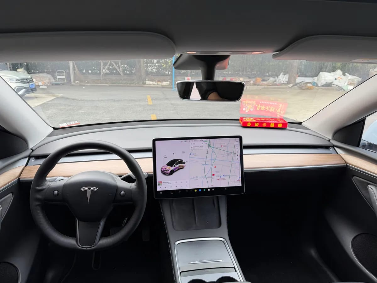 Tesla Model Y 2021 8
