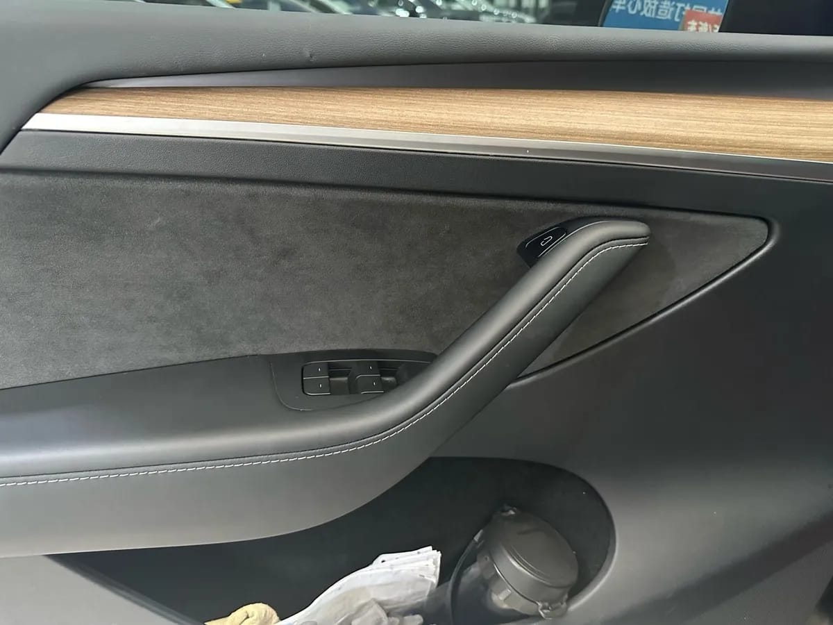 Tesla Model Y 2022 8