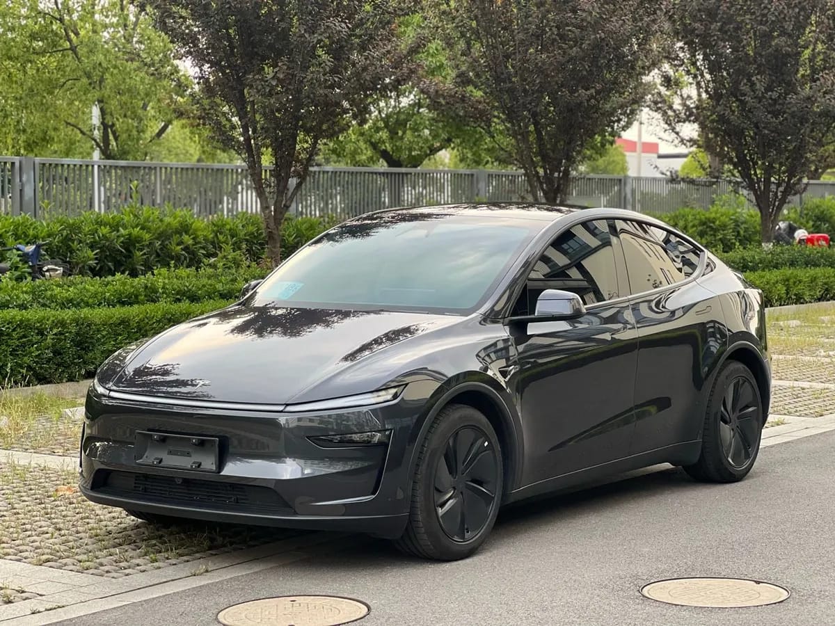 Tesla Model Y 2025 6
