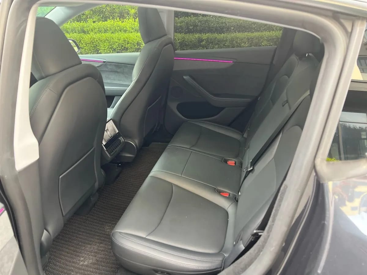 Tesla Model Y 2025 8
