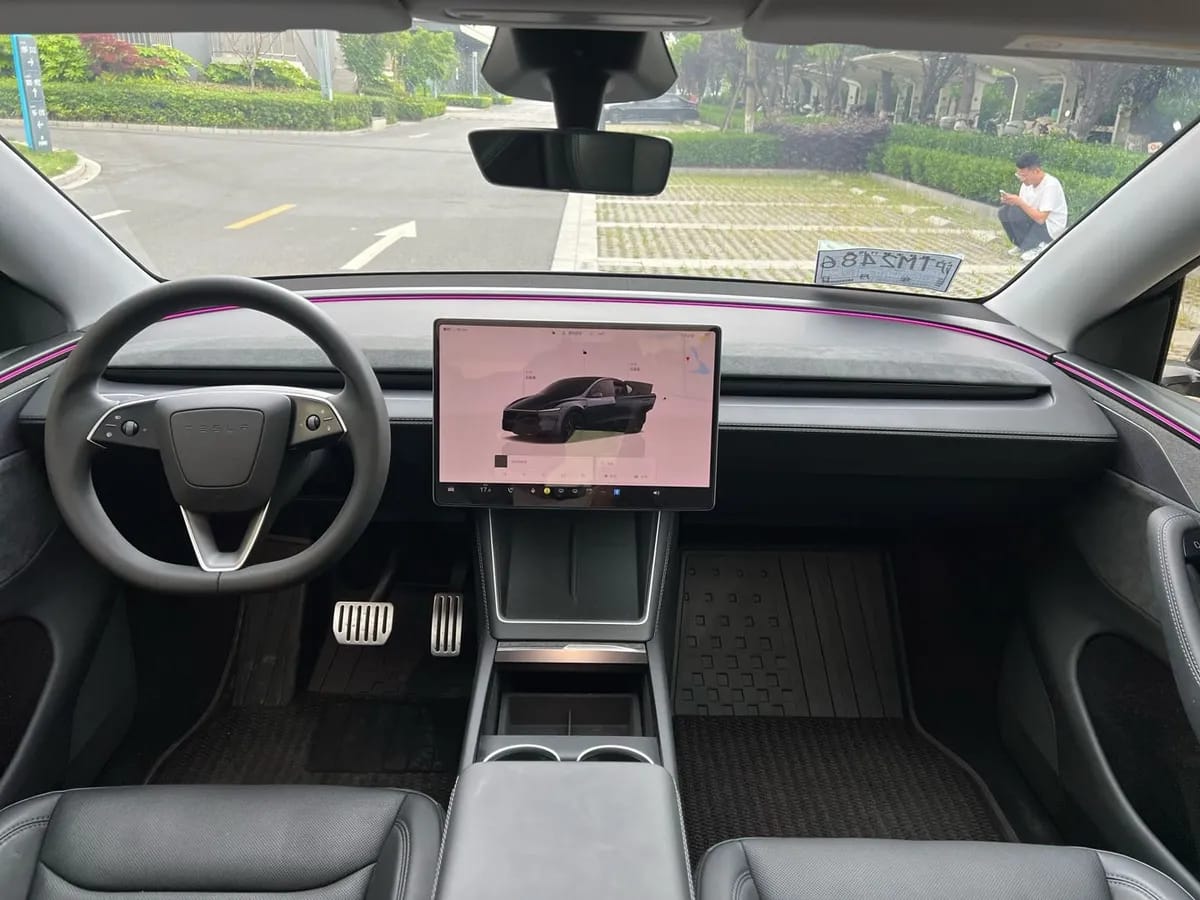 Tesla Model Y 2025 9