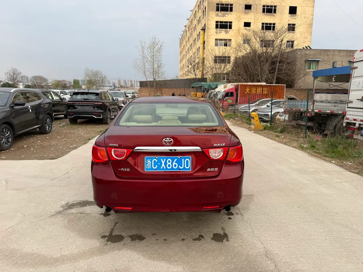 Toyota 2010 2.5V 2