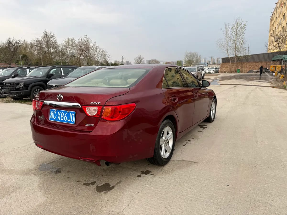 Toyota 2010 2.5V 3