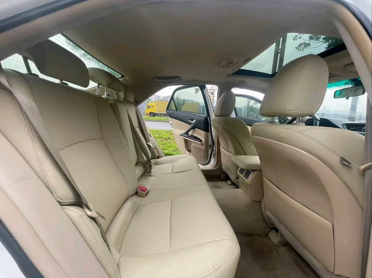 Toyota 2012 2.5V 6
