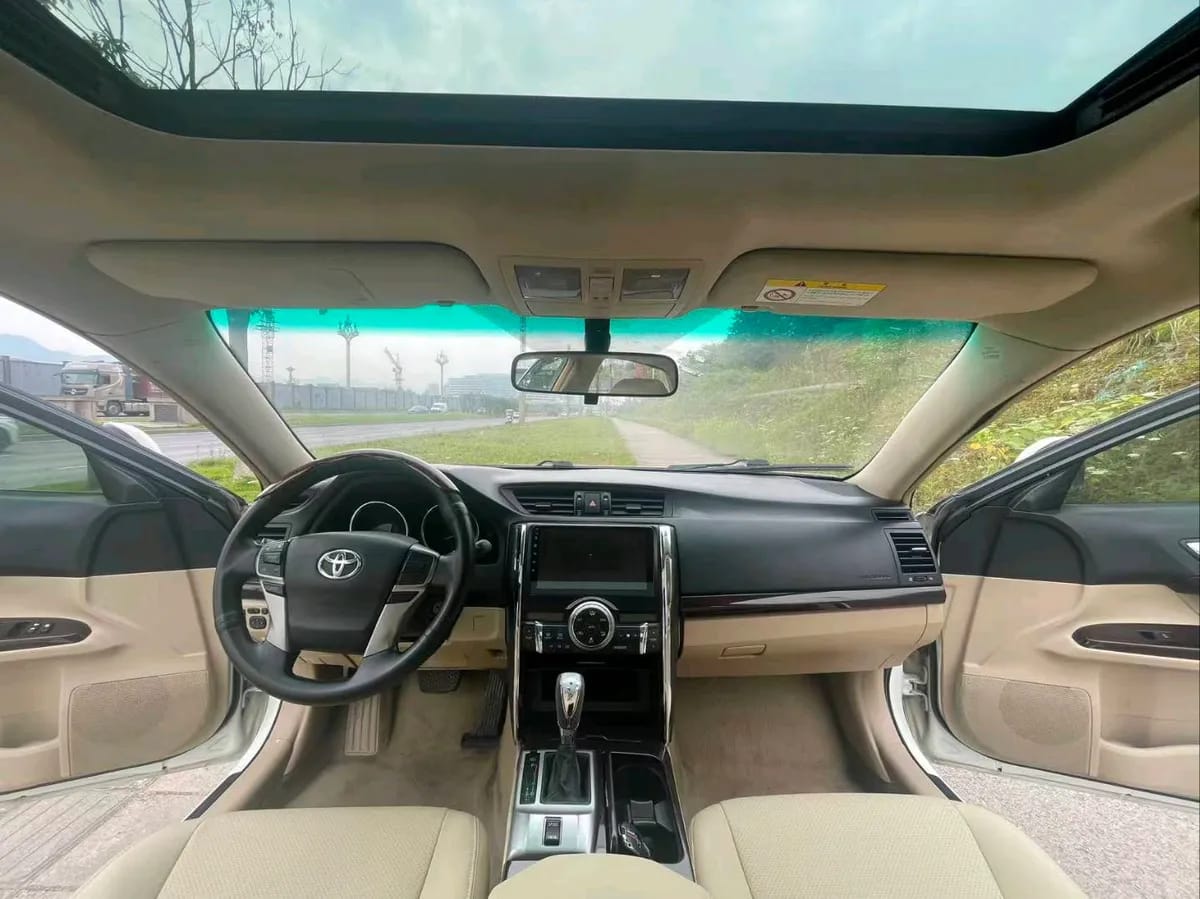 Toyota 2012 2.5V 7