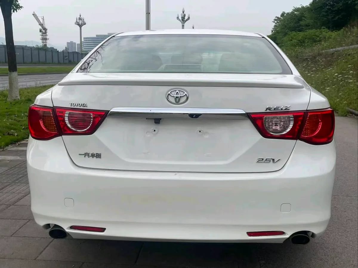 Toyota 2012 2.5V 9