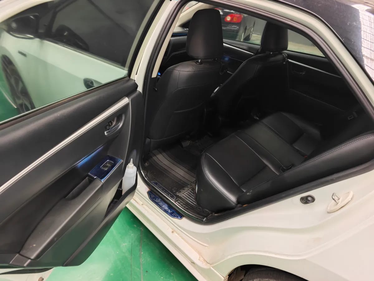 Toyota 2017 1.8H GS E-CVT V 9
