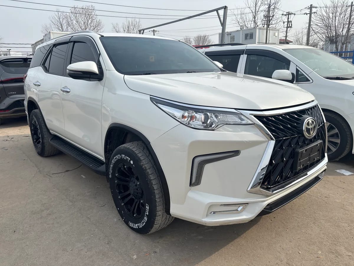 Toyota Fortuner ( ) 2019 2.7L SR5 3