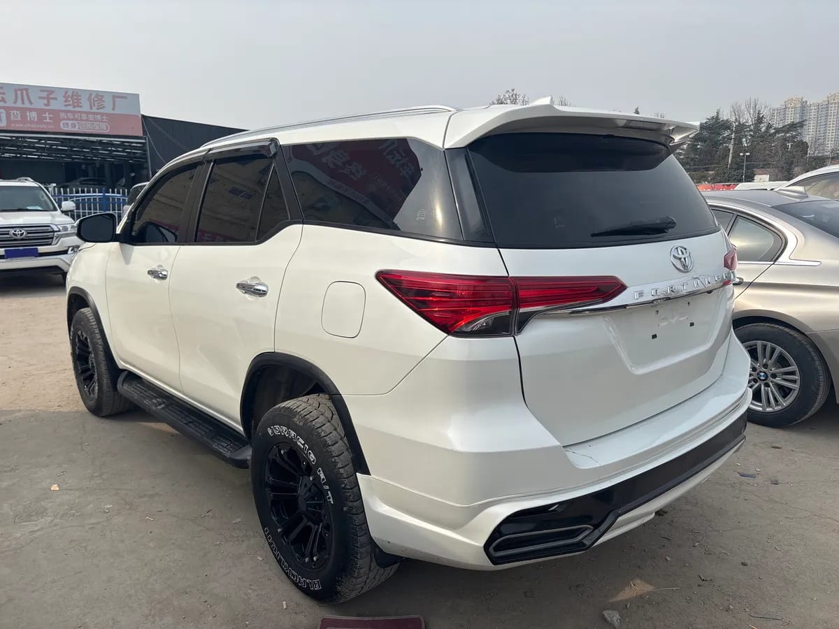 Toyota Fortuner ( ) 2019 2.7L SR5 4