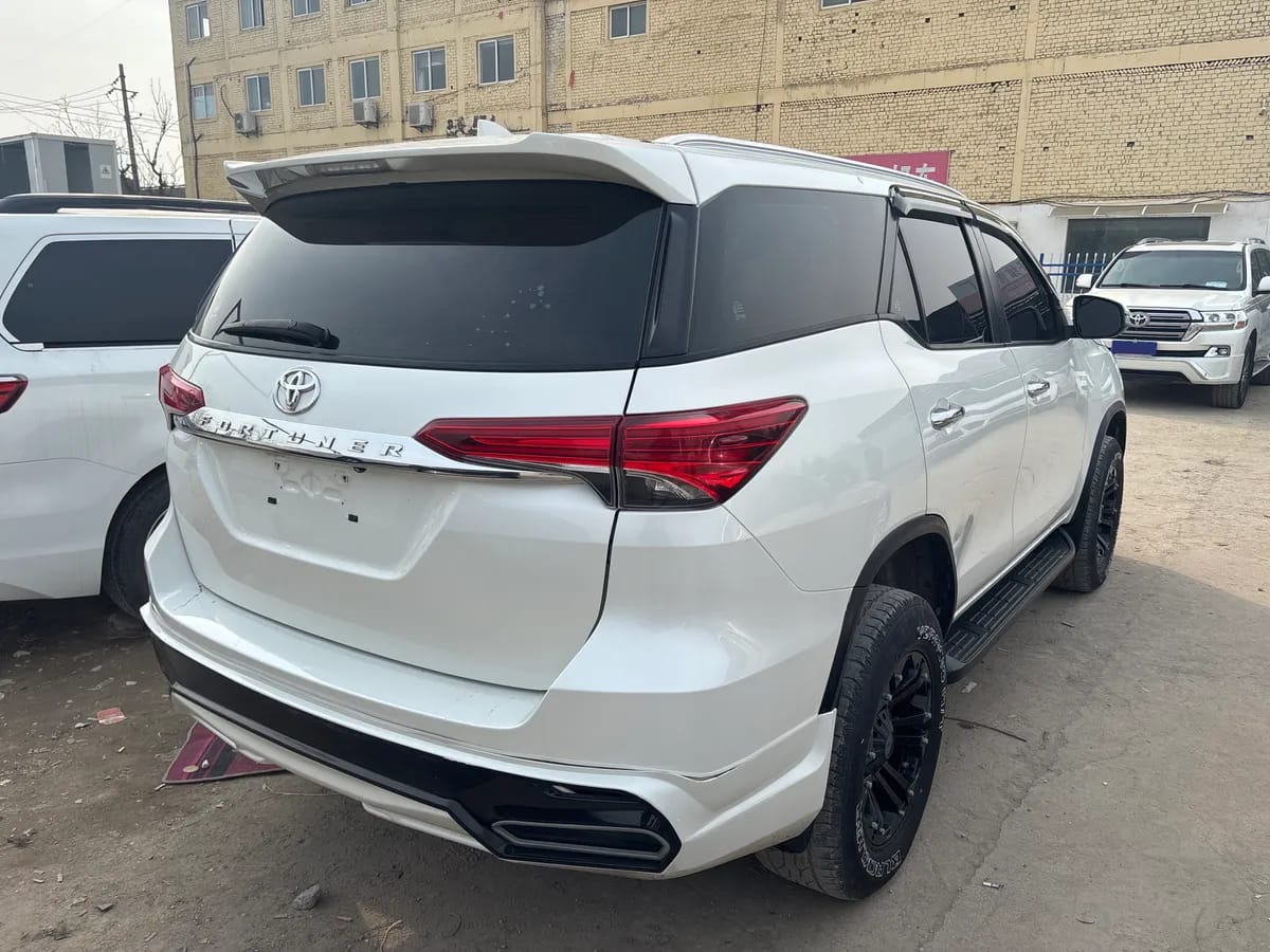 Toyota Fortuner ( ) 2019 2.7L SR5 6