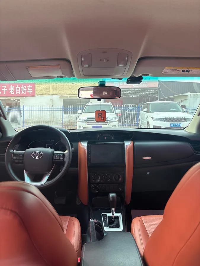 Toyota Fortuner ( ) 2019 2.7L SR5 8