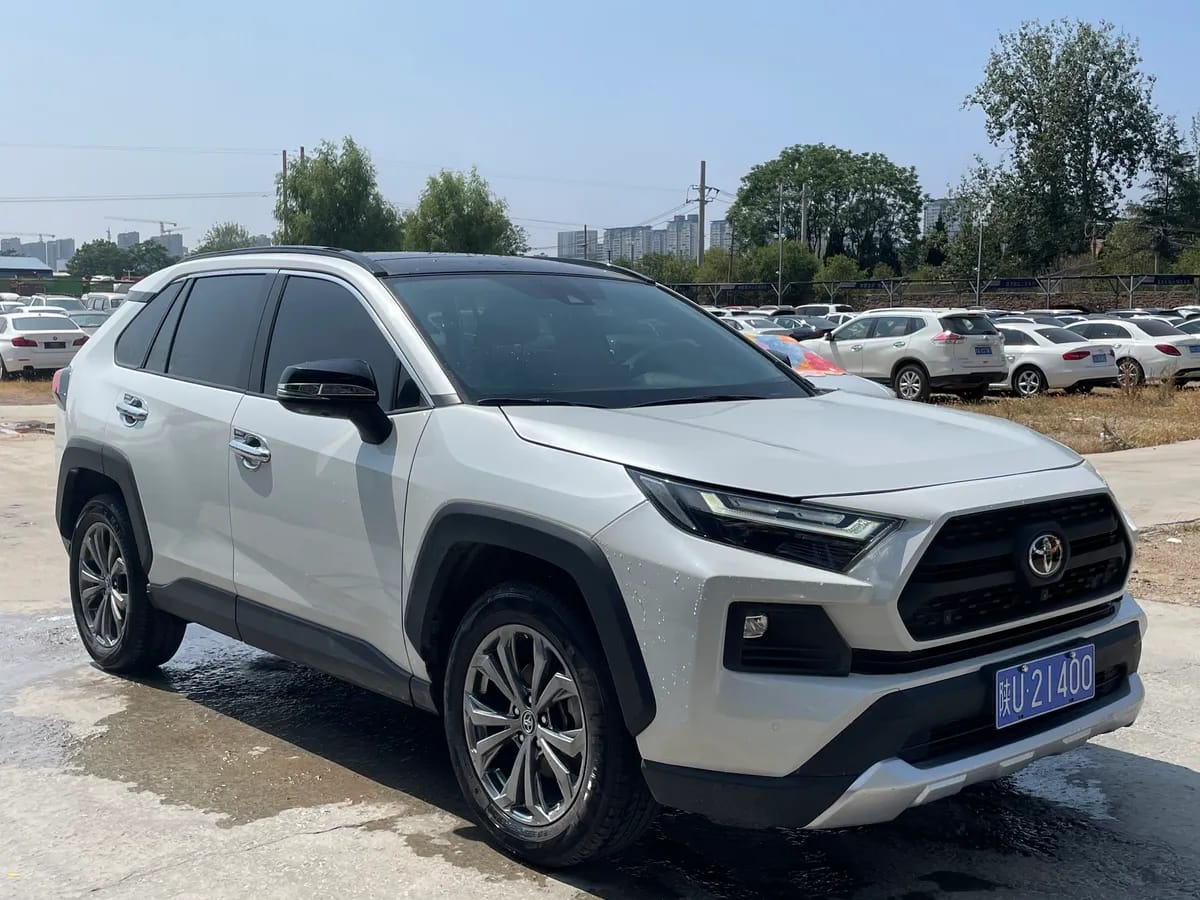 Toyota RAV4 2023 2.0L CVT Plus