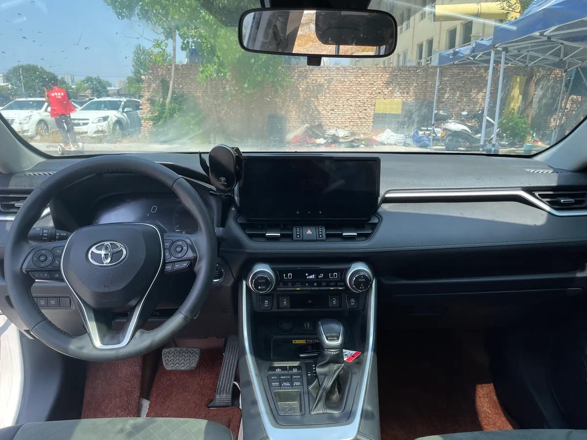 Toyota RAV4 2023 2.0L CVT Plus 5