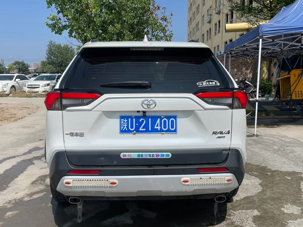 Toyota RAV4 2023 2.0L CVT Plus 8