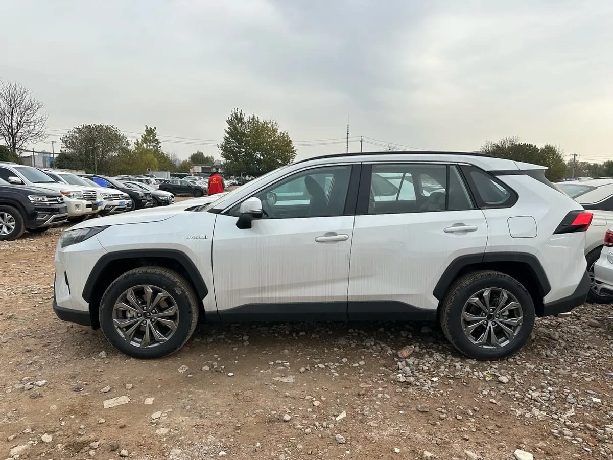 Toyota RAV4 2023 2.5L E-CVT Plus 3