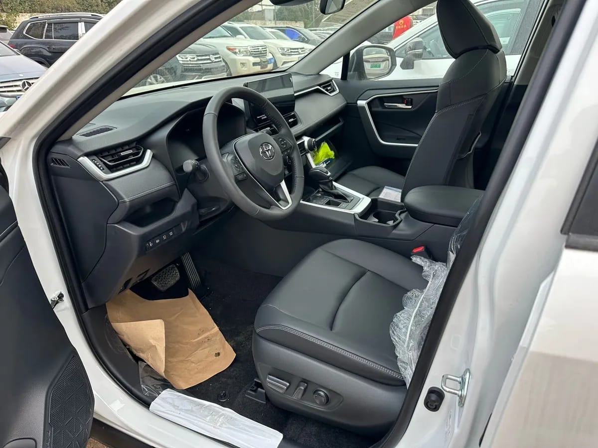 Toyota RAV4 2023 2.5L E-CVT Plus 4
