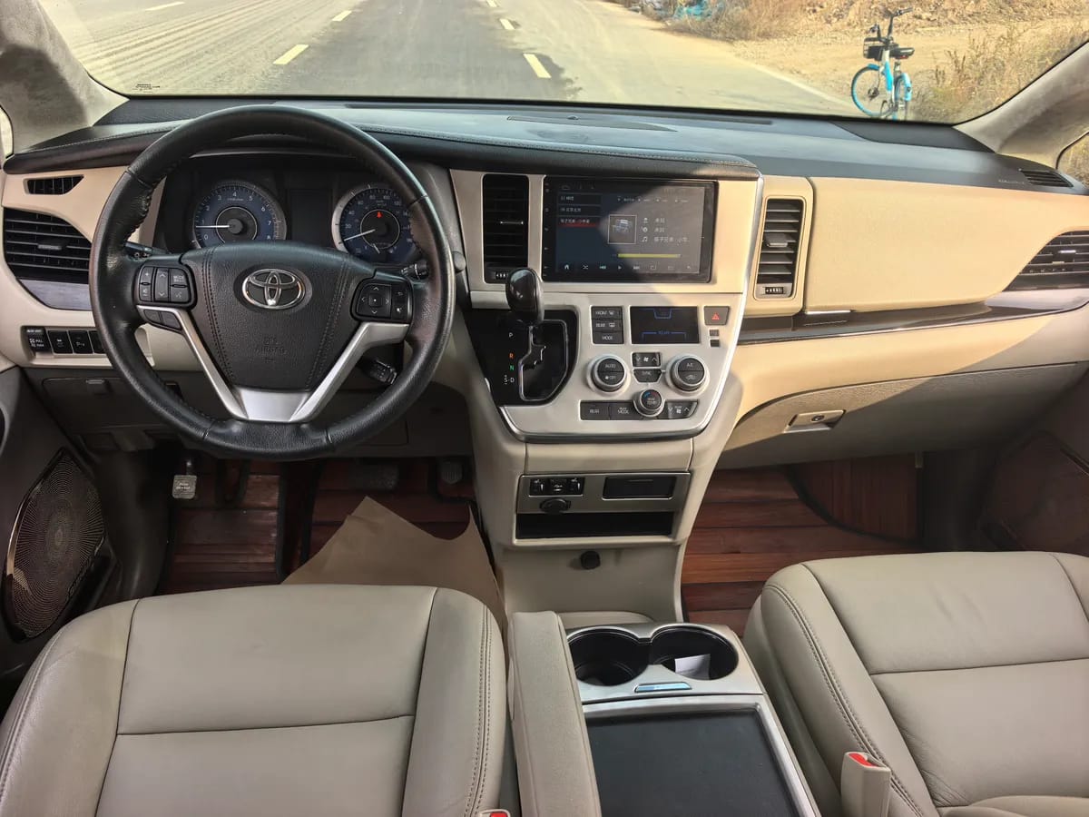 Toyota SIENNA ( ) 2017 3.5L LE 5