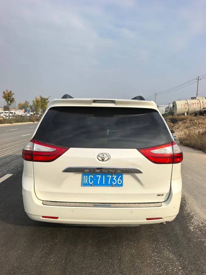 Toyota SIENNA ( ) 2017 3.5L LE 7