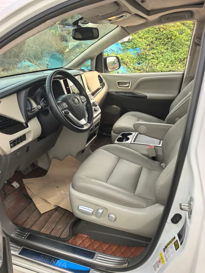 Toyota SIENNA ( ) 2017 3.5L LE 8