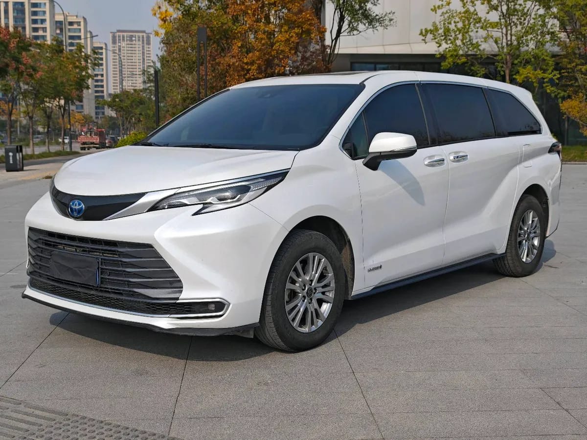 Toyota SIENNA 2023 2.5L