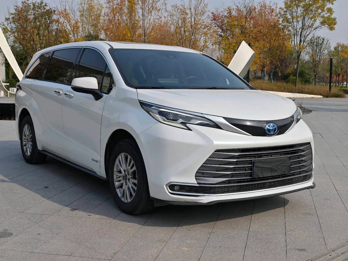 Toyota SIENNA 2023 2.5L 3