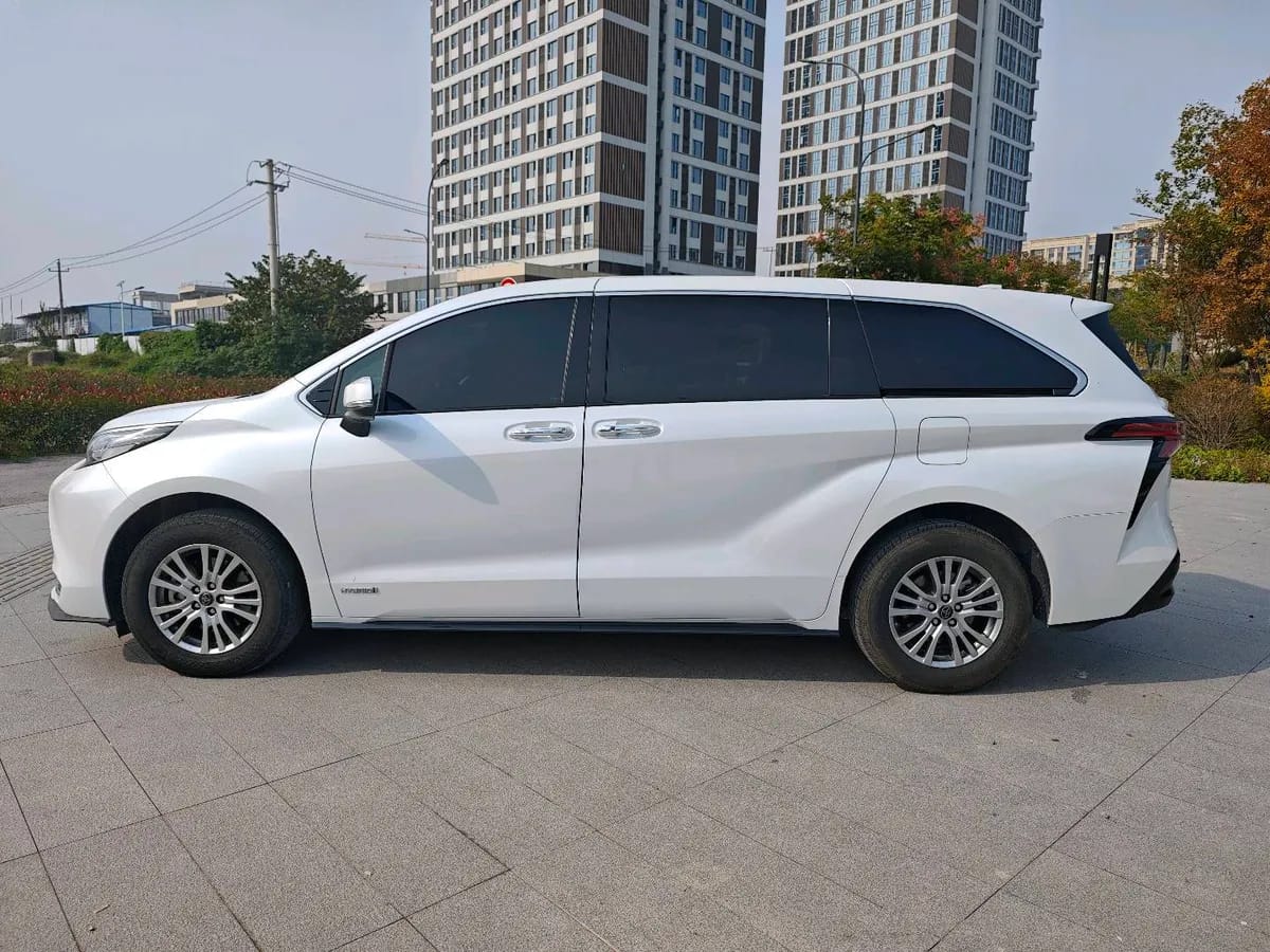 Toyota SIENNA 2023 2.5L 4