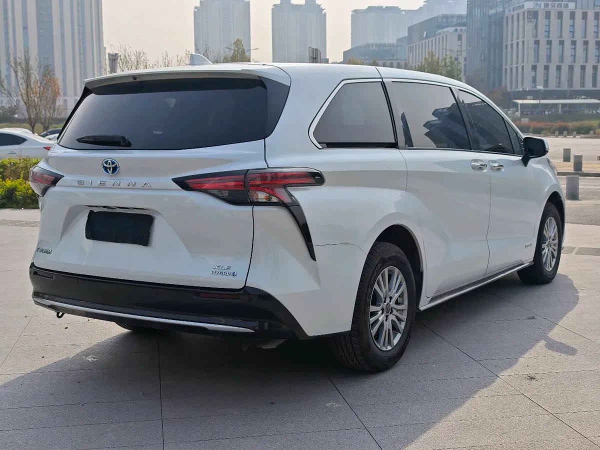 Toyota SIENNA 2023 2.5L 8