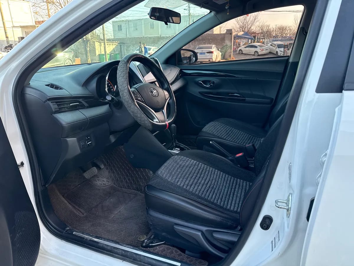 Toyota YARiS L 2022 4