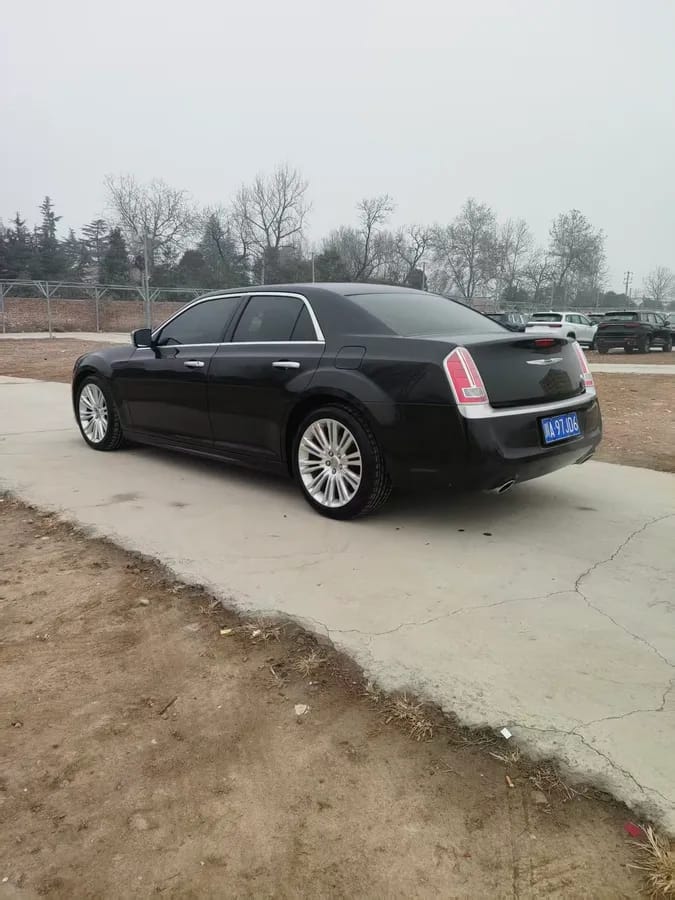 Chrysler 300C 2014 3
