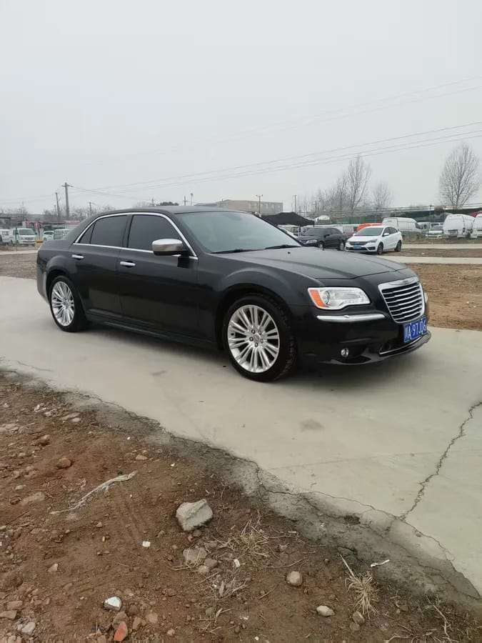 Chrysler 300C 2014 8