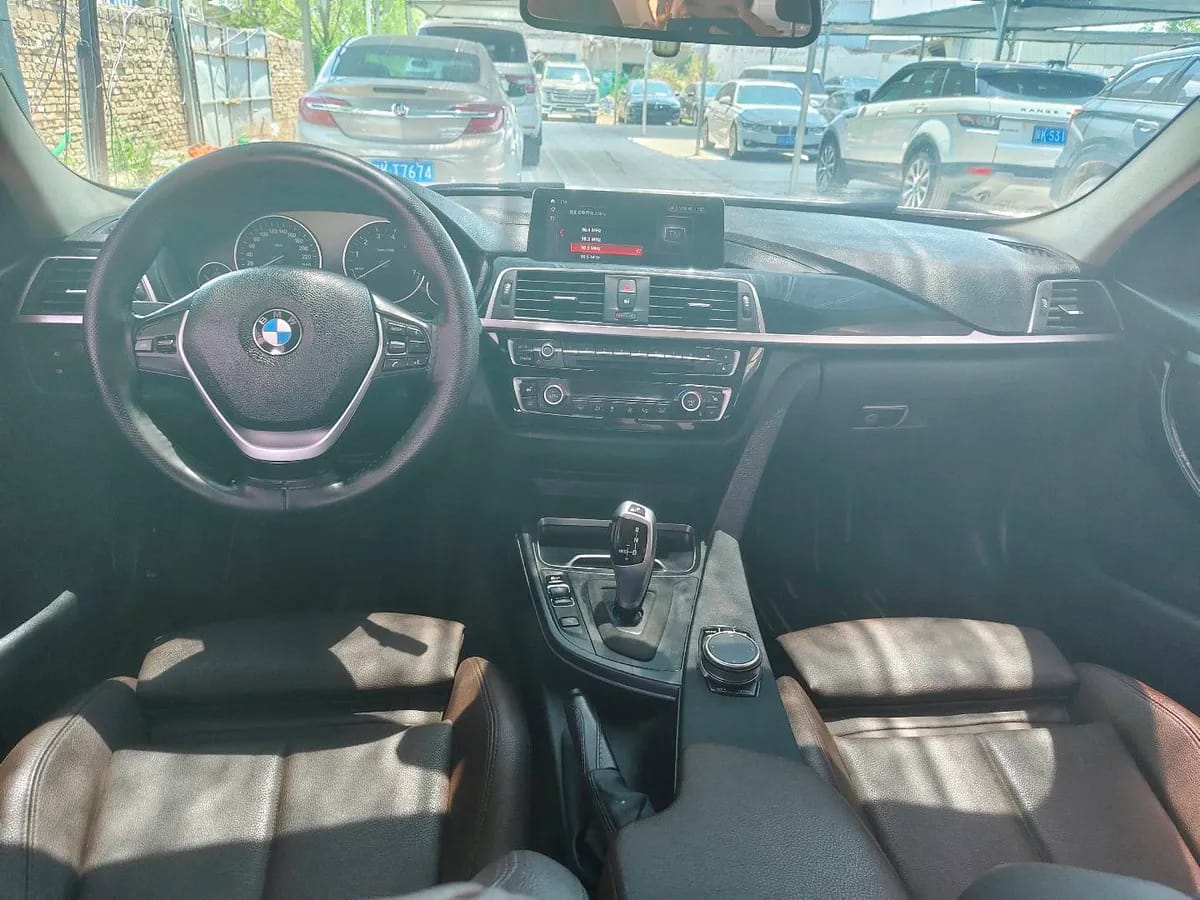 BMW 3 2019 8