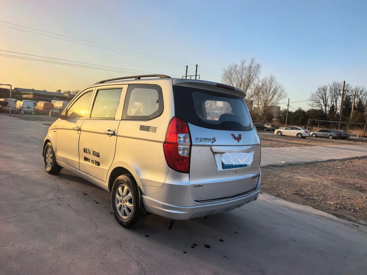 Wuling Hongguang 2014 7