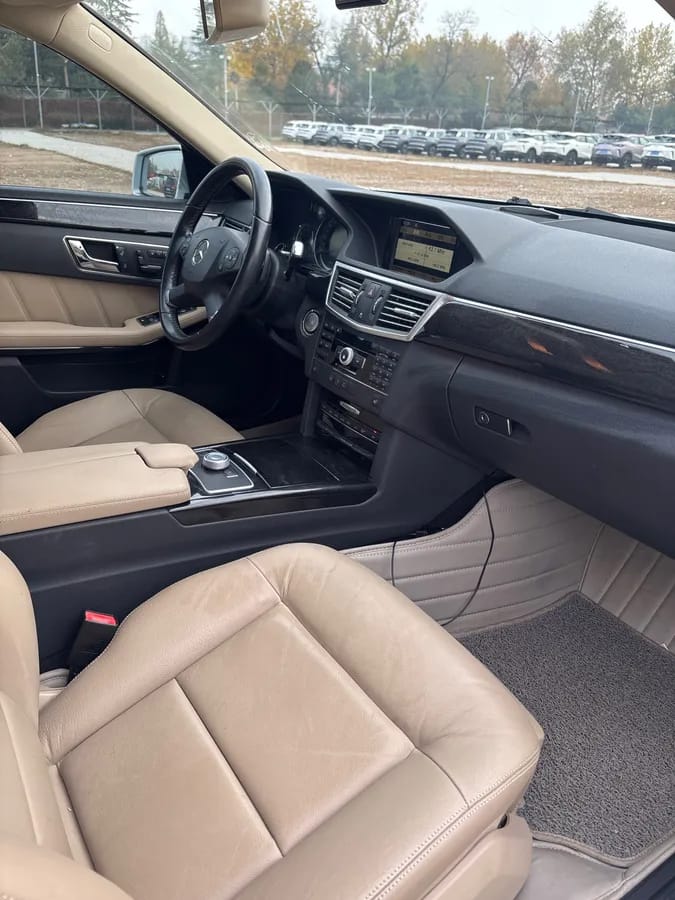 Mercedes-Benz E 2010 9