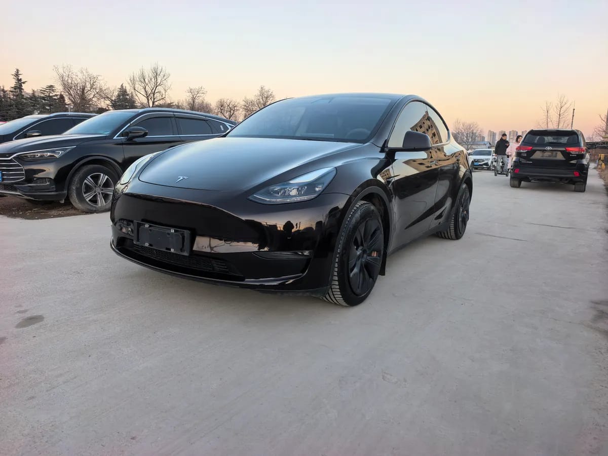 Tesla Model Y 2021 1
