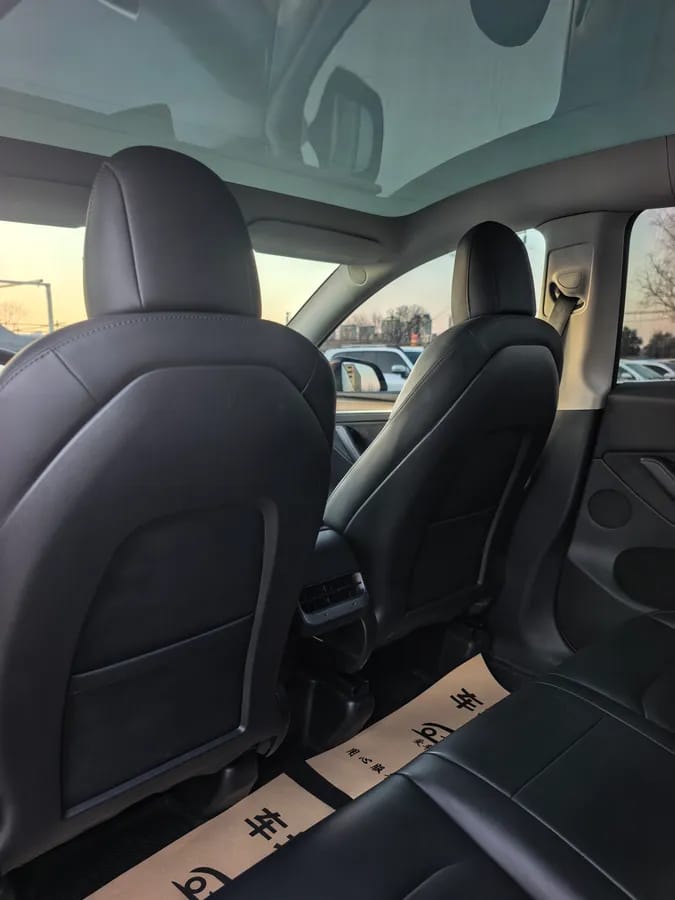 Tesla Model Y 2021 4