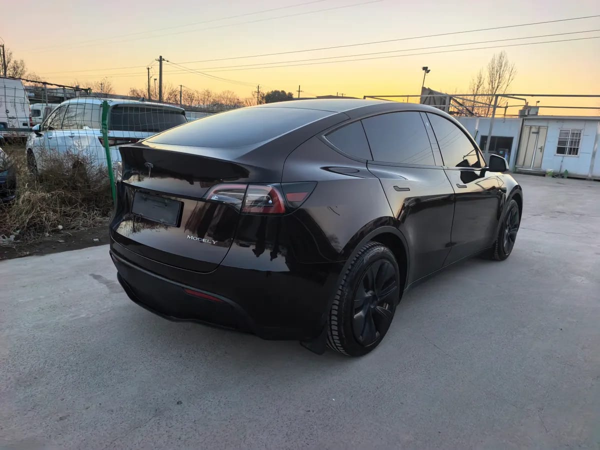 Tesla Model Y 2021 9