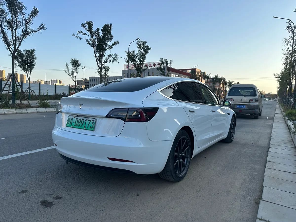 Tesla Model 3 2022 4