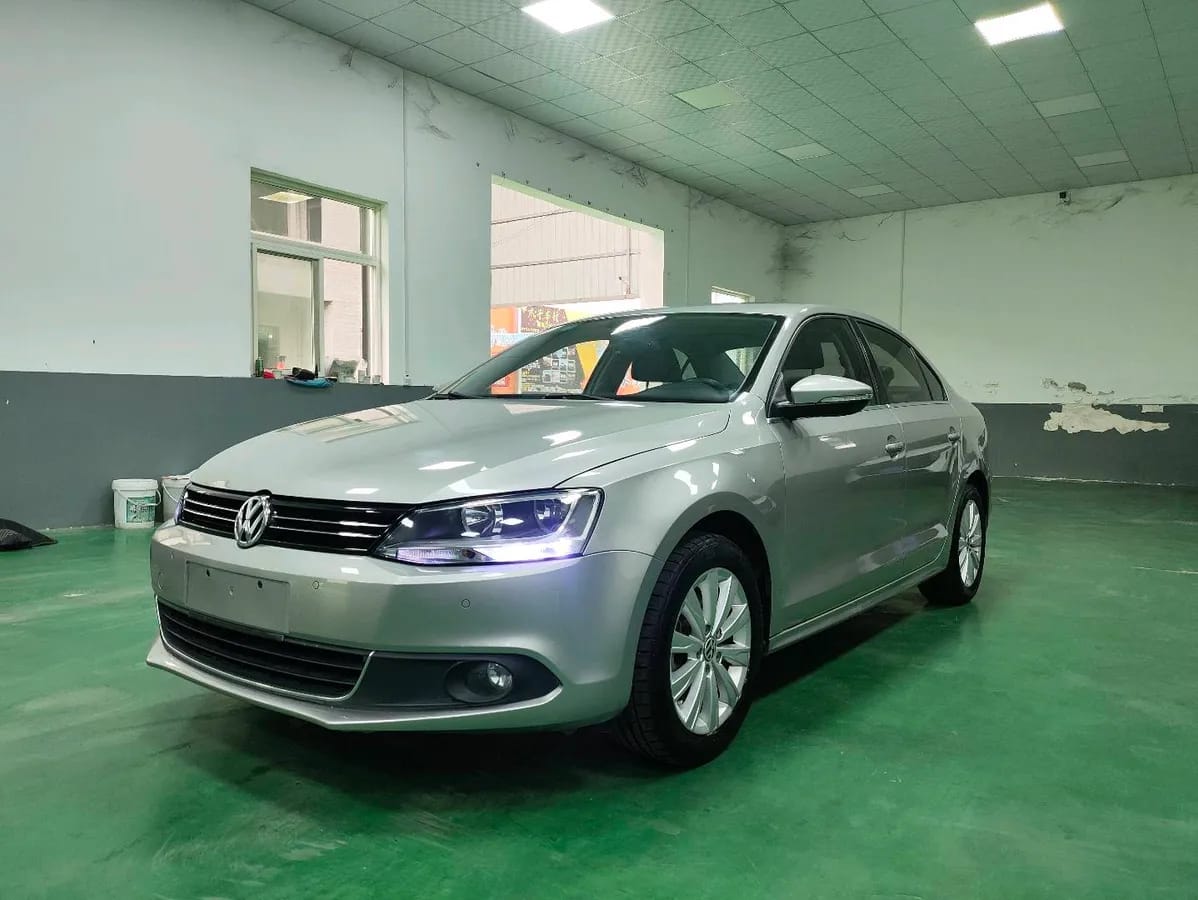Volkswagen Sagitar 2014 1