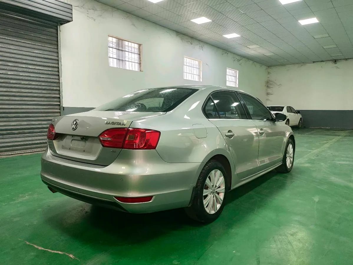 Volkswagen Sagitar 2014 8