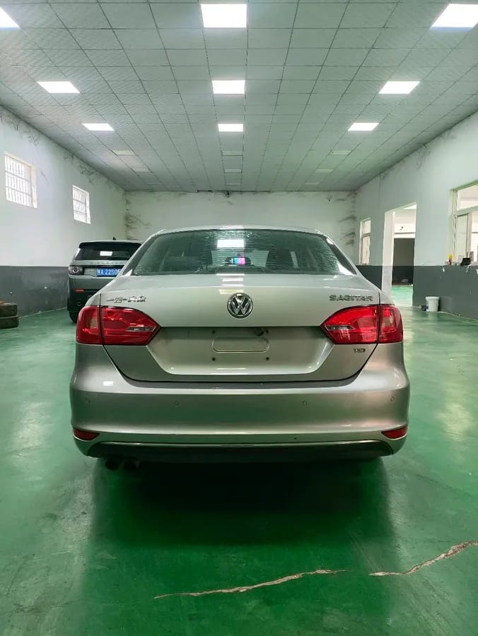 Volkswagen Sagitar 2014 9