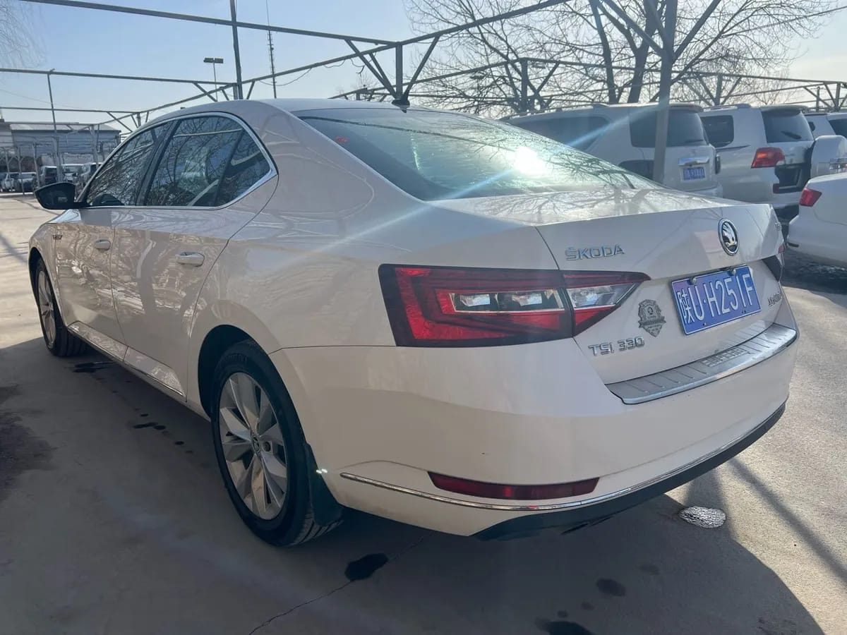 Skoda Superb 2016 6