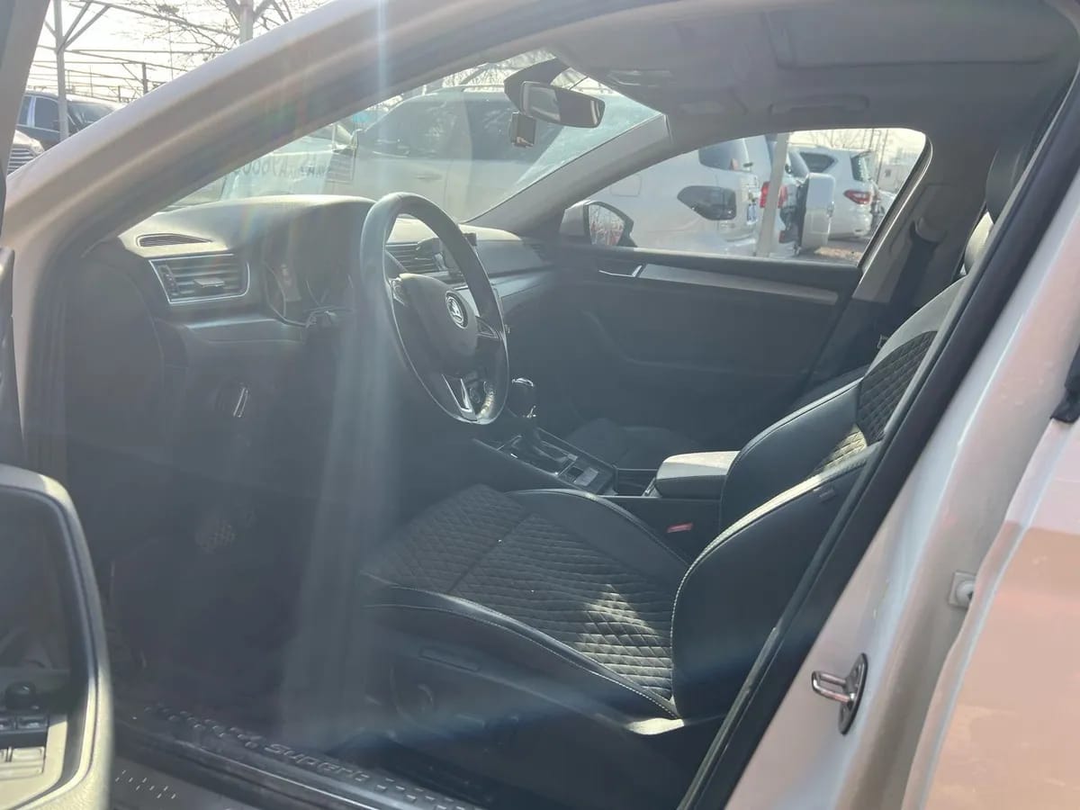 Skoda Superb 2016 7