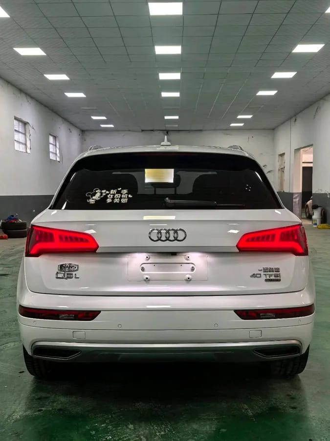 Audi Q5L 2020 10
