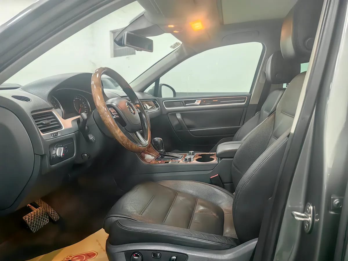 Volkswagen ( ) 2011 3.0TSI 9