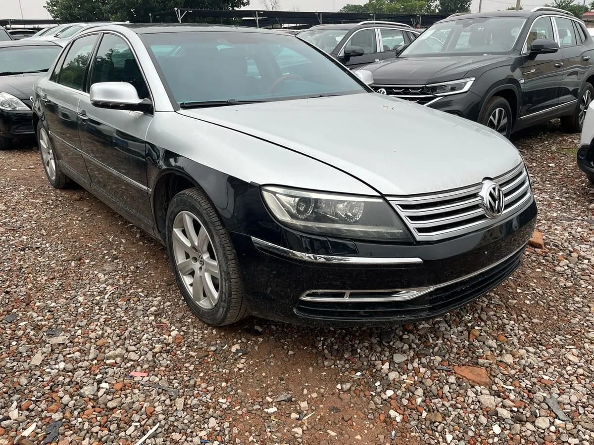 Volkswagen 2011 3.6L V6 4 Individual 2