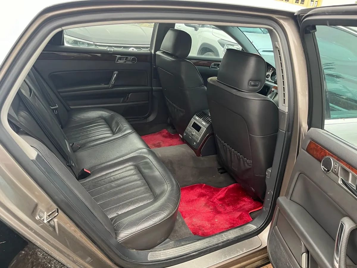 Volkswagen 2011 3.6L V6 4 Individual 5