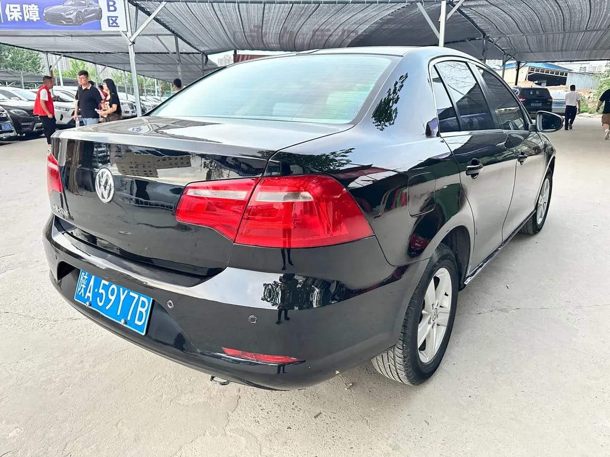 Volkswagen 2013 1.6L 9