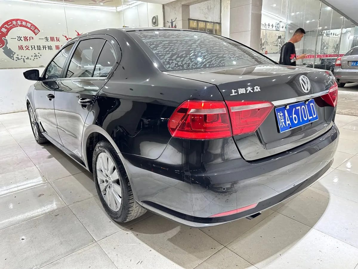 Volkswagen 2013 1.6L 7
