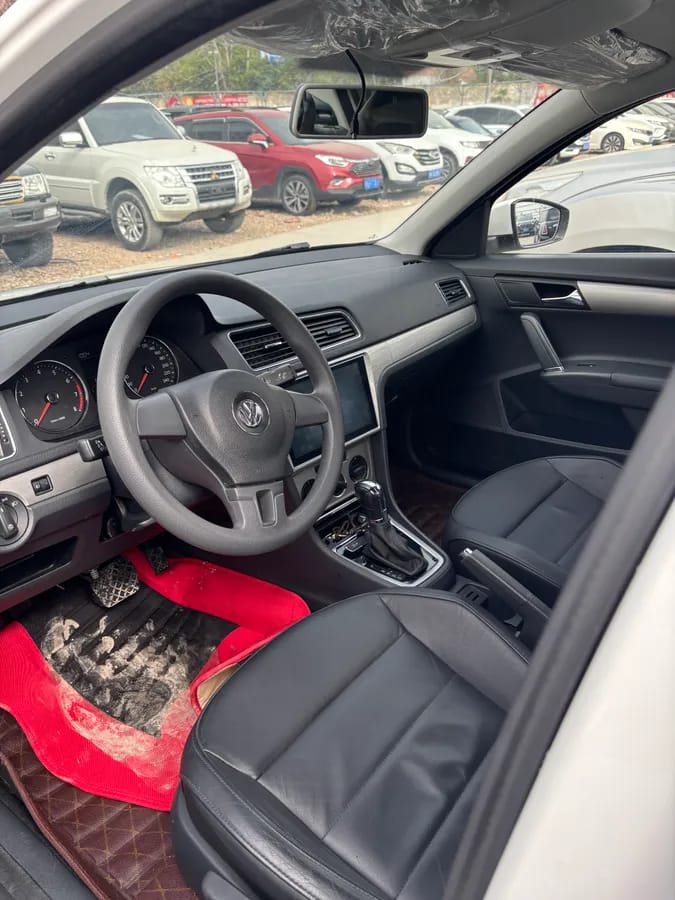 Volkswagen 2015 1.6L 8