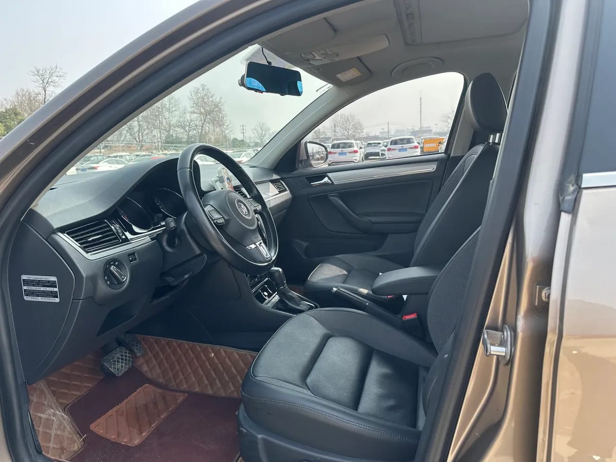 Volkswagen 2015 1.6L 9